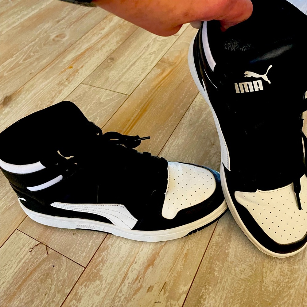Black and white 9.5 Puma basketball shoes worn twice- maybe. Super fly